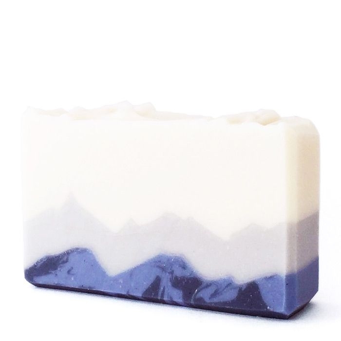 100 g. En håndlagd såpe som også kan fungere som skrubb. 100% naturlig og håndlaget i Norge.