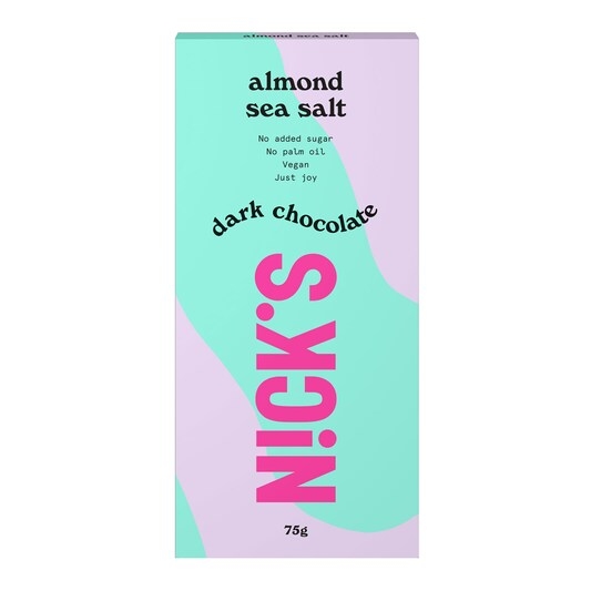 Det er på tide å slå opp med gamle vaner. Prøv sjokoladeplaten Nick's Dark Chocolate & Almond Sea Salt og bli overrasket over hvor godt sjokolade uten tilsatt sukker kan smake! 75 g.